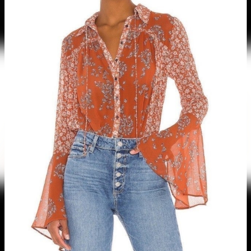 Free People 🍂🍁 Bell Sleeve Flowy Blouse
